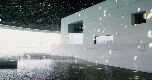 details-abu-dhabi-art-museum_1377152-7265