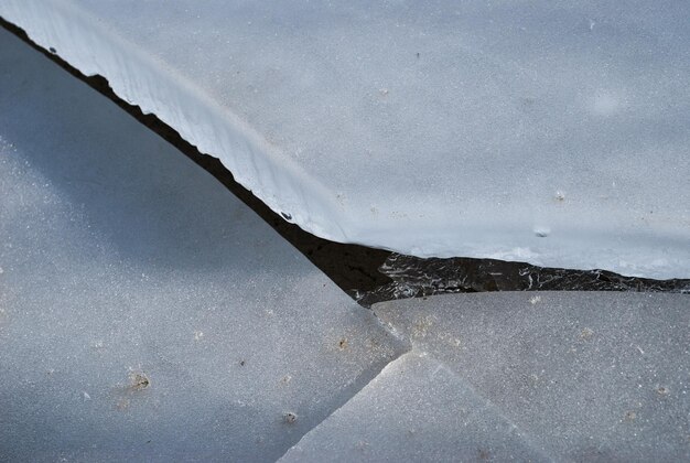 view-frozen-waterfall_1048944-8600136